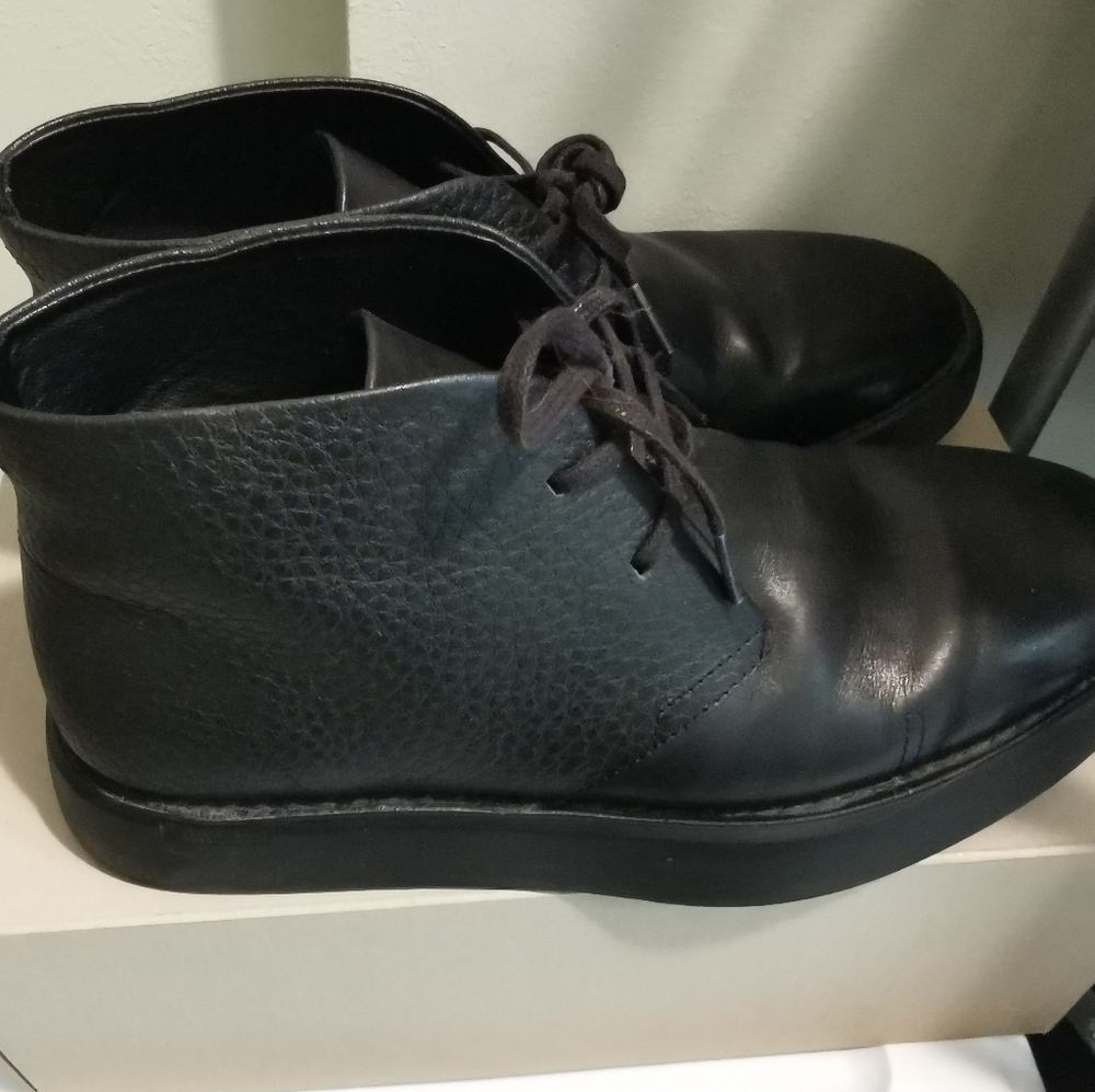 shoes - Picture 3 of 3